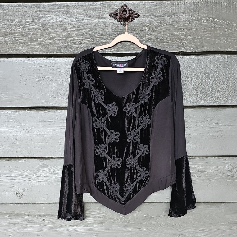 THE PYRAMID COLLECTION Top